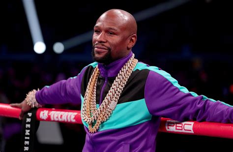 Often Trolled for Fashion Choice, Floyd Mayweather’s Outfit Gets 